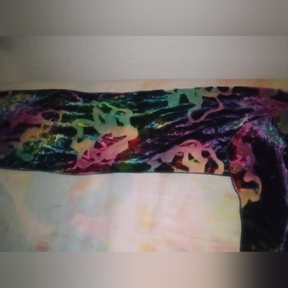 Crushed velvet scarf - Picture 4 of 6